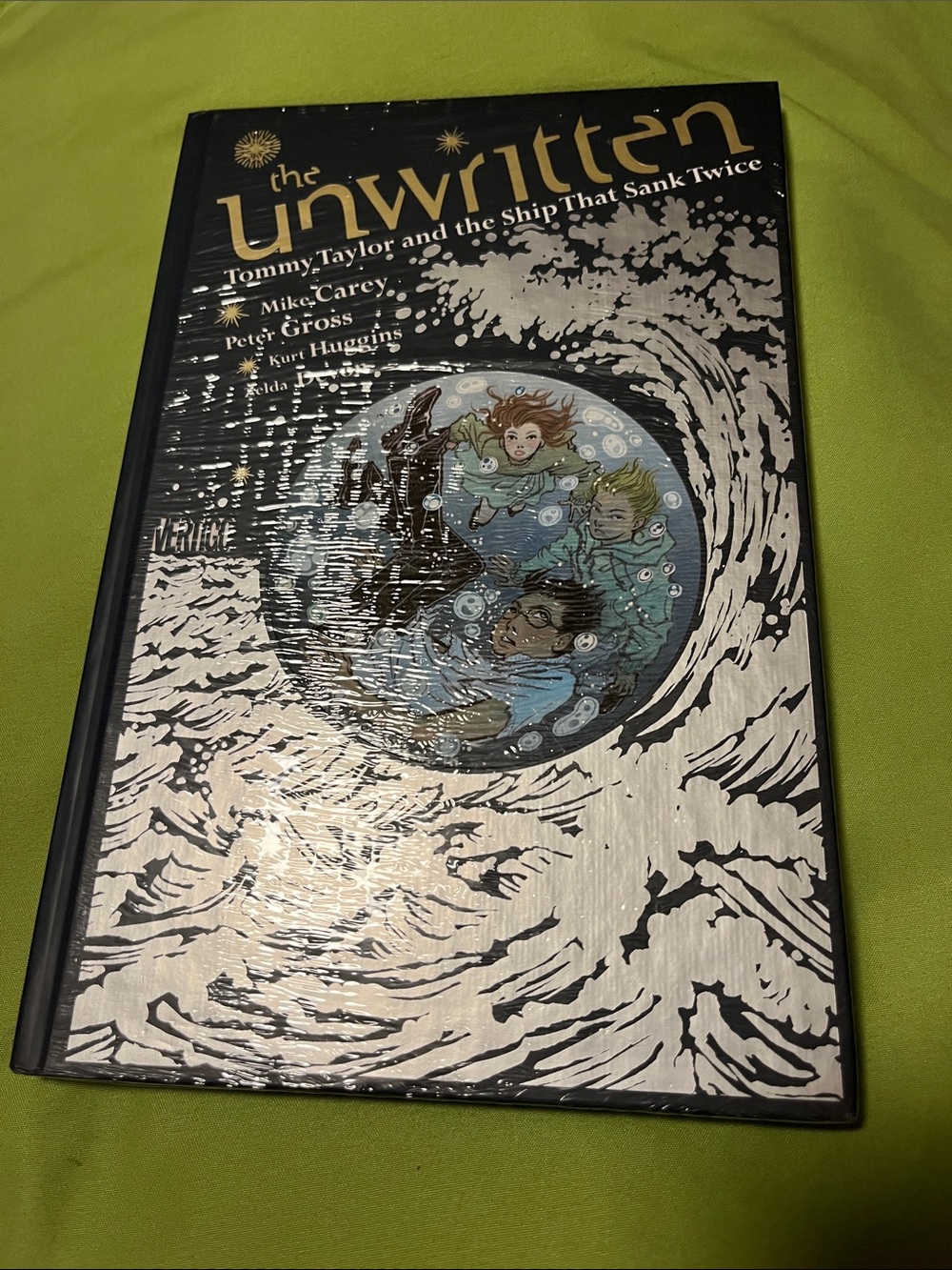 The Unwritten: Tommy Taylor and the Ship That Sank Twice
Mike Carey Peter Gross